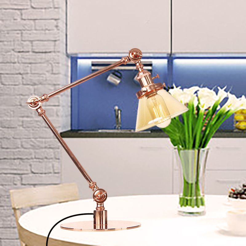 Table conique de style industriel clair Ambre / verre transparent et métal 1 lampe de table de chambre à coucher légère avec bras réglable en noir / laiton