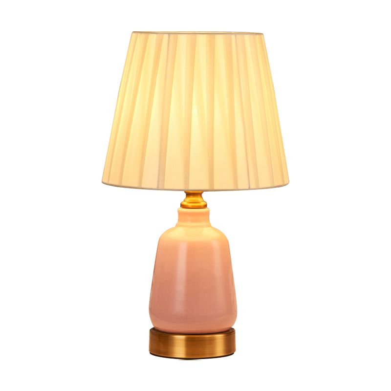 1 table de nuit de la tête de chambre à coucher lumière simple de bureau rose avec tissu plissé / nuance en tissu plissé conique