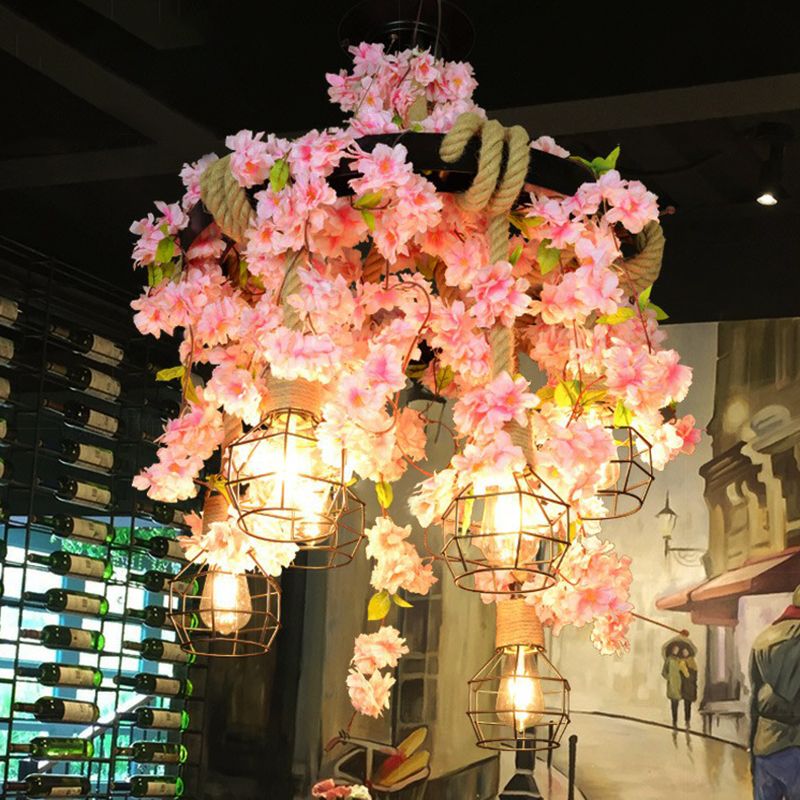 Luz colgante de café de la jaula de alambre de hierro con cuerda de cáñamo y planta falsa