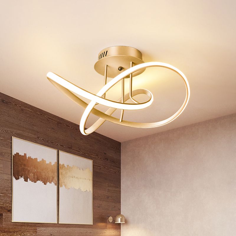 Geknotete Deckenleuchte, moderne Metallschlafzimmer-LED-Halbbündiglampe in Gold