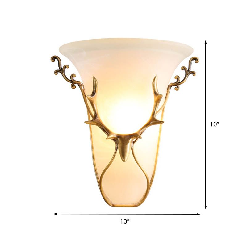 Mont traditionnel de trompette Éclairage Verre givrée 1 lampe murale à la tête en laiton avec wapiti