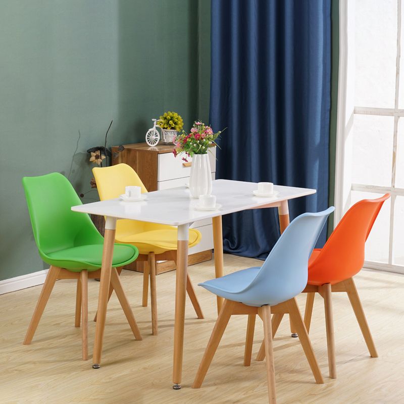 Sedia da casa scandinava sedia da pranzo in plastica in plastica con gambe in legno