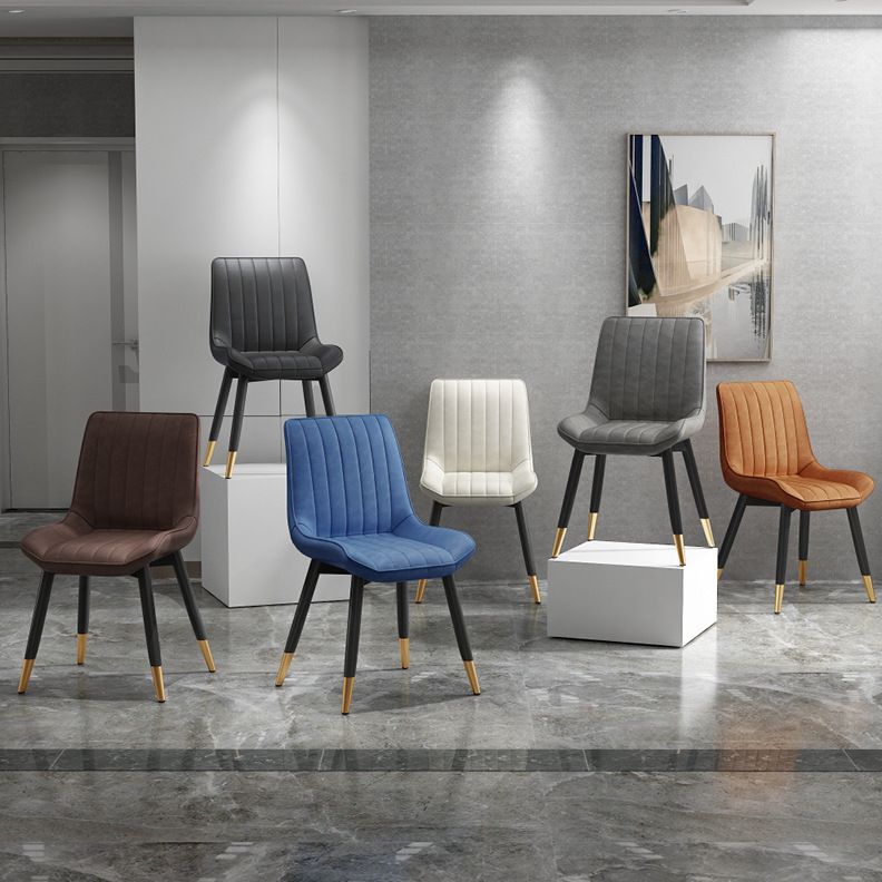 Chaise latéral contemporaine en métal PU cuir solide chaise de salle à manger intérieure
