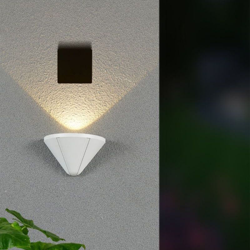Triangle Shape Wall Lamp Modern Style Metal 1 Light Wall Light in Black/White