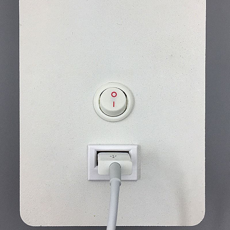 Moderna semplicità lettura da parete luce metallica da parete per un letto