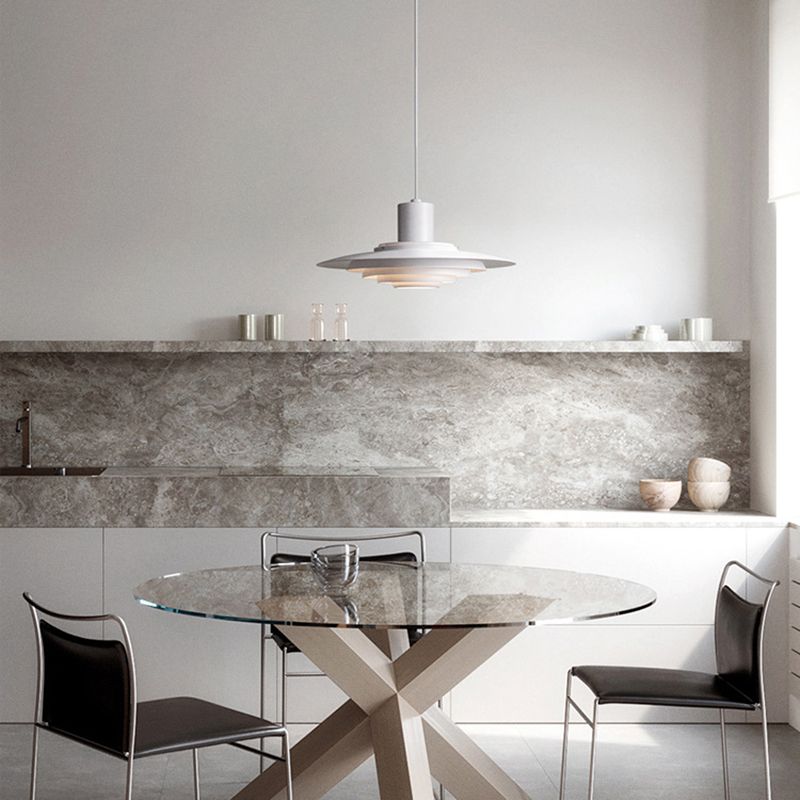 Éclairage suspendu post moderne