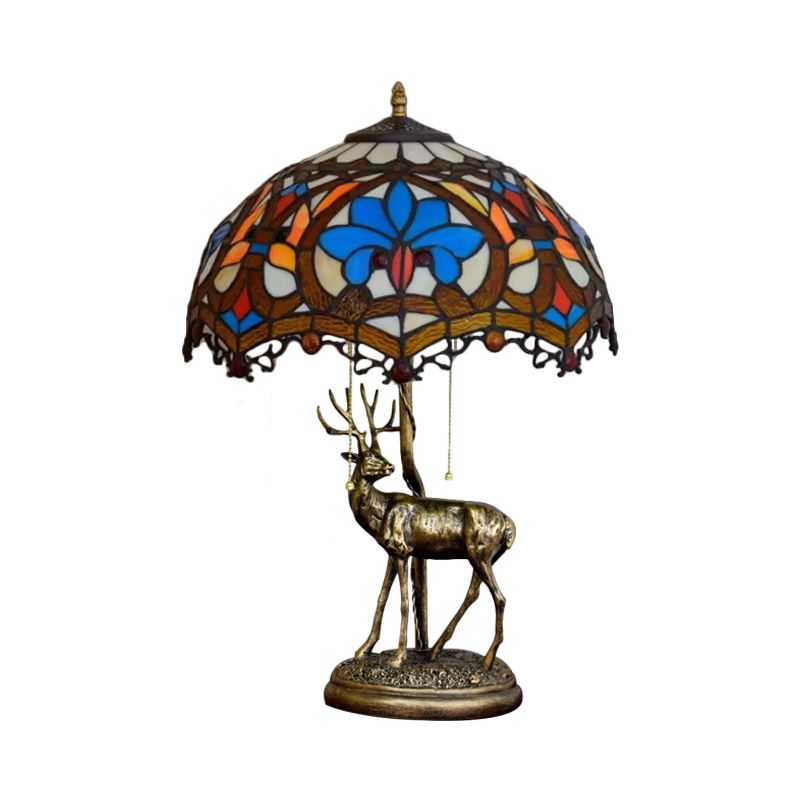 Wellenkantenkreuz-Schatten-Tisch-Licht 2-Kopf-Gelb-weiß/blau-brauner Tiffany Pull-Chain-Nachtlampe mit Hirschbasis