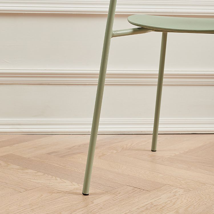 Silla de comedor de estilo moderno Silla auxiliar apilable sin brazos con patas de metal