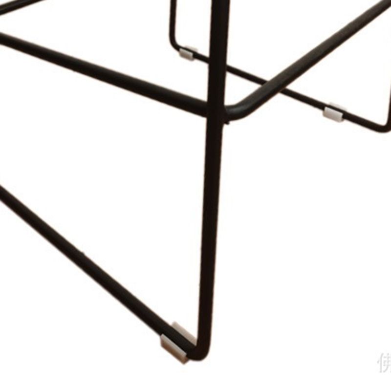 Taburetes de bar escandinavos de plástico y metal negro, taburetes de bar sin respaldo (juego de 4)
