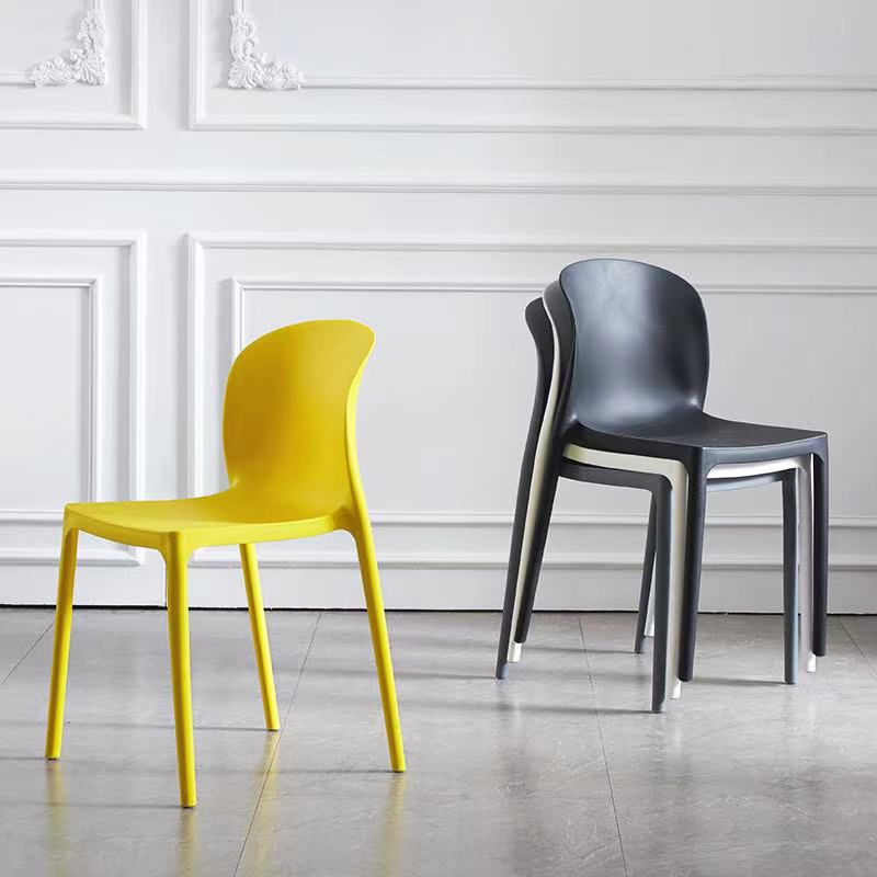 Silla auxiliar de comedor apilable de plástico, sillas de comedor sin brazos con respaldo sólido (juego de 4)