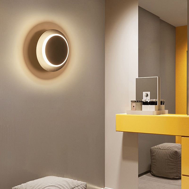 Modern Style Circle Shape Wall Sconce Metal 1 Light Wall Lighting for Bedroom