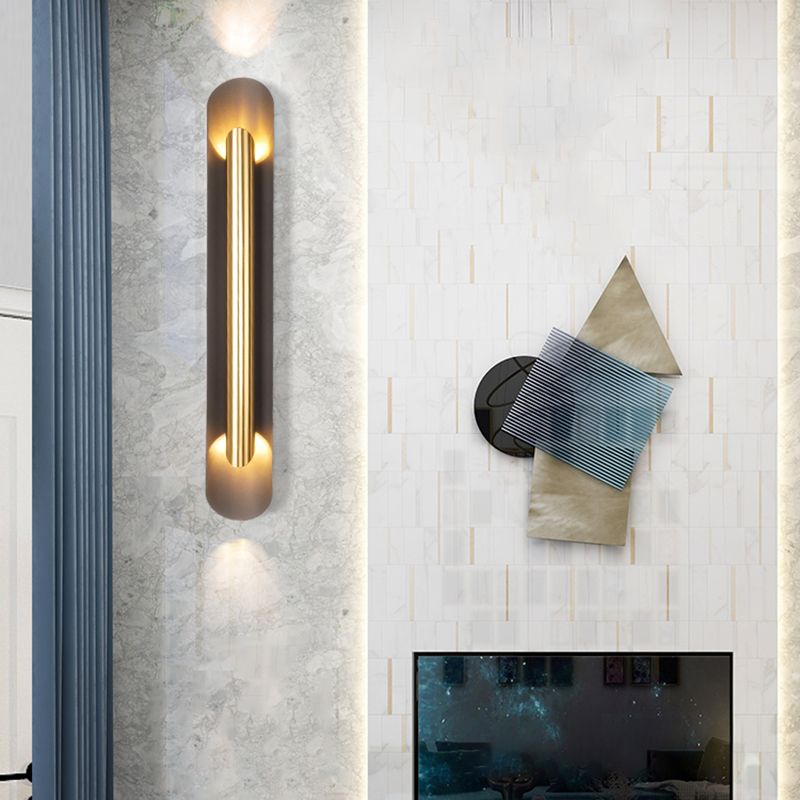 Lineare Form Metallwandbeleuchtung moderner Stil 2 Leuchten Wandmontierte Beleuchtung in Messing
