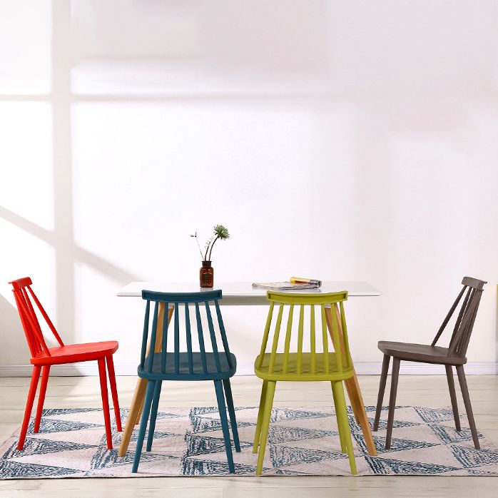 Chaise en plastique intérieure moderne