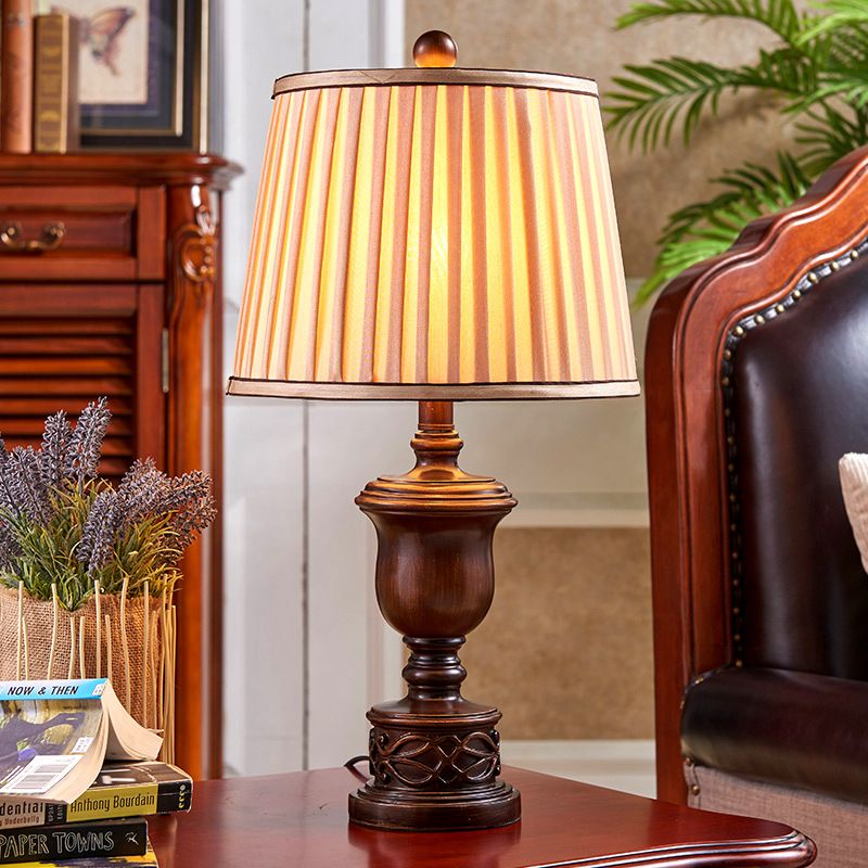 1 lámpara de mesa de luz con tono de tela plisado lámpara de mesita de noche antigua con base de madera marrón