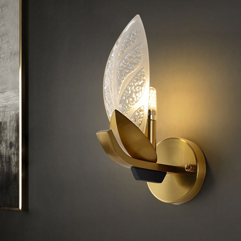 Colonialist Leaf Shaped Wall Light 1 Bulb Frosted Textured Glass Wall Mounted Lighting in Gold