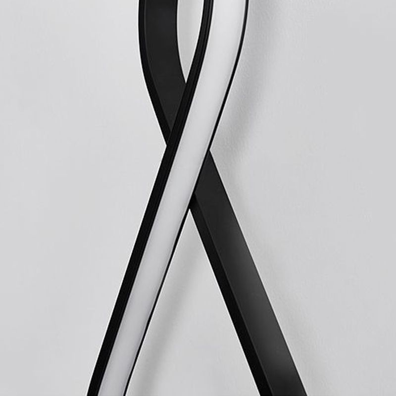 8-Shaped Wall Lamp Simple Acrylic LED 1 Light Black/White Wall Sconce Lighting in Warm/White Light