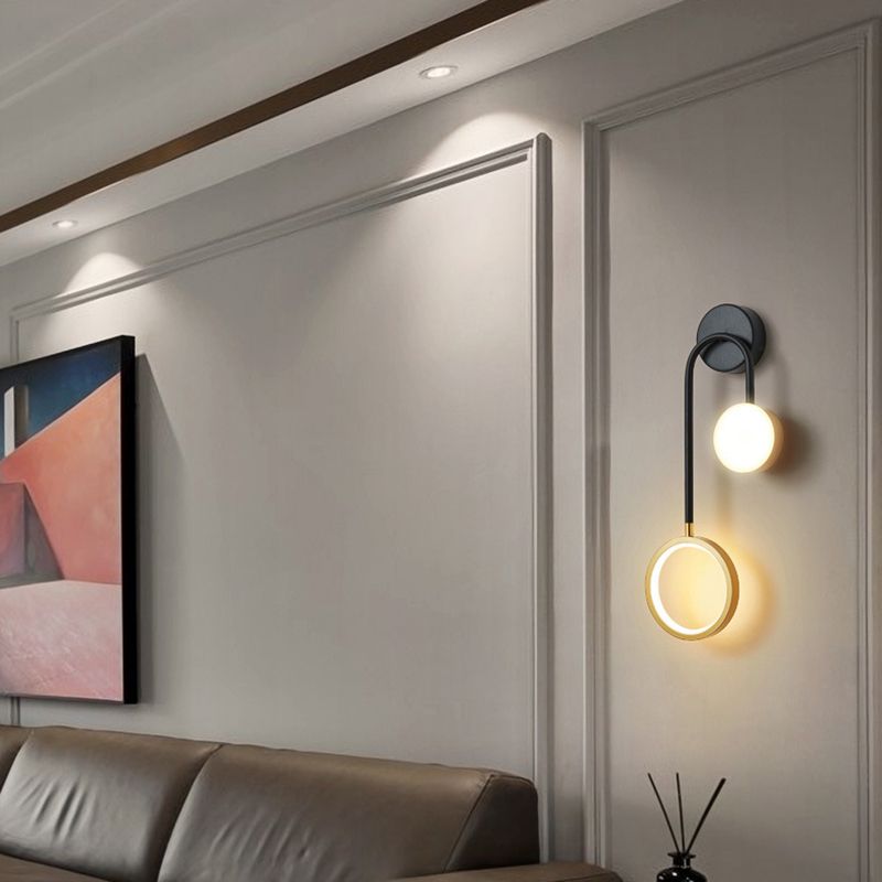 Acrílico modernista 2 luces LED Montaje Lucing Lámpara de pared Lámpara de pared en oro y negro