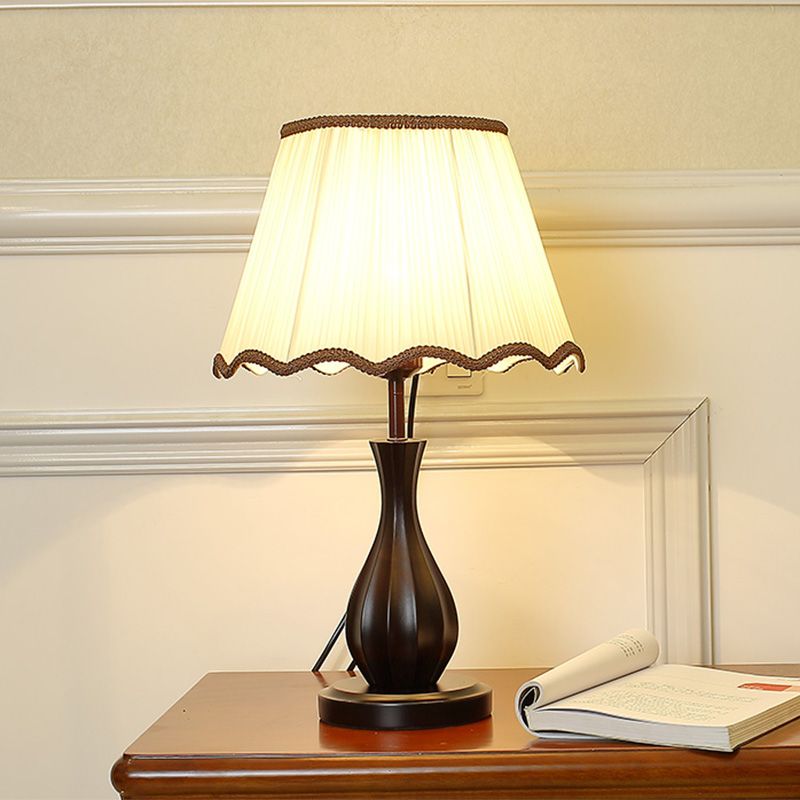 Rood/wit conische schaduw bureau licht vintage stijl stof 1 lichte logeerkamer nachttafellamp