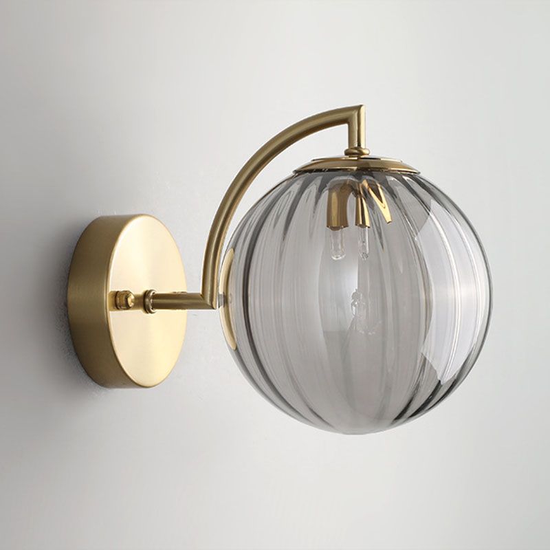 1-bulb bedmuurverlichting eenvoudige gouden afwerking Succe met kogelribglasschaduw