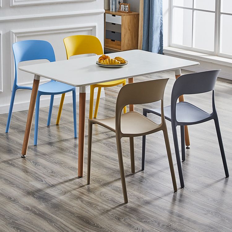 Silla lateral de plástico contemporánea, silla lateral de comedor sin brazos con espalda abierta apilable para el hogar