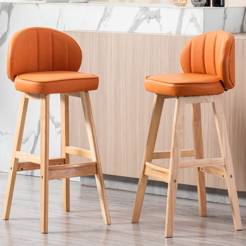 Taburete de bar Bristol de madera maciza de cuero contemporáneo con reposapiés y respaldo bajo