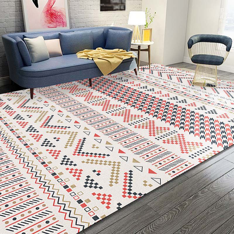 Tapis à imprimé tribal de ton blanc