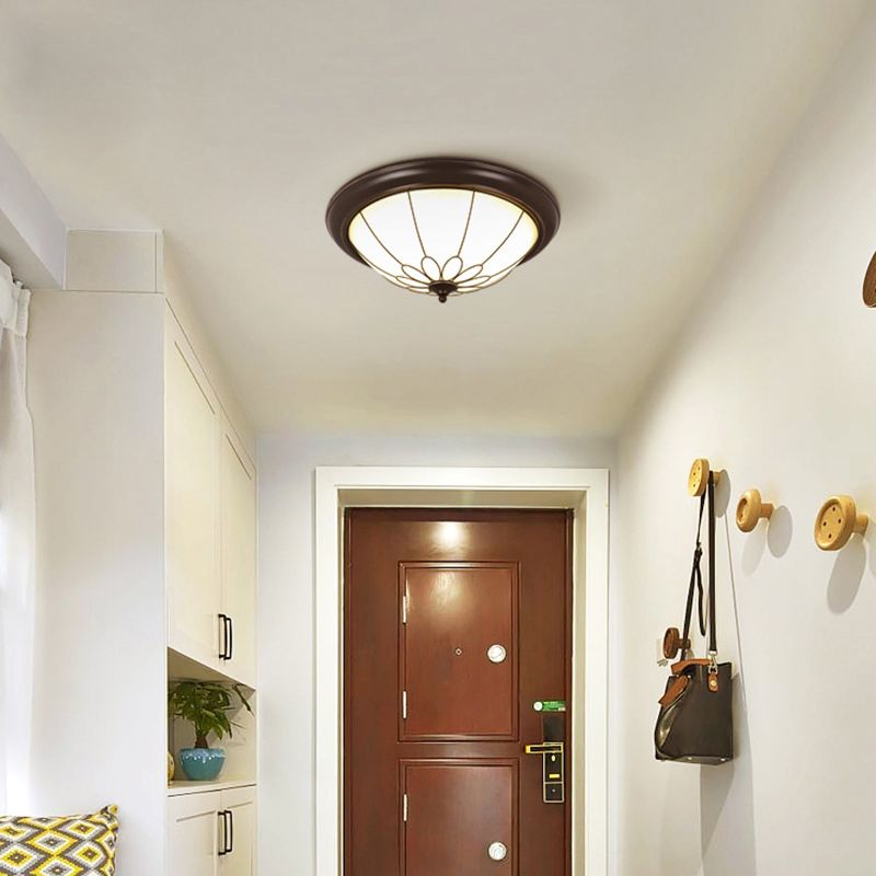 Koepelvormige plafondinbouwlamp in de hal, landelijke stijl, wit glas, zwart, inbouw LED-licht