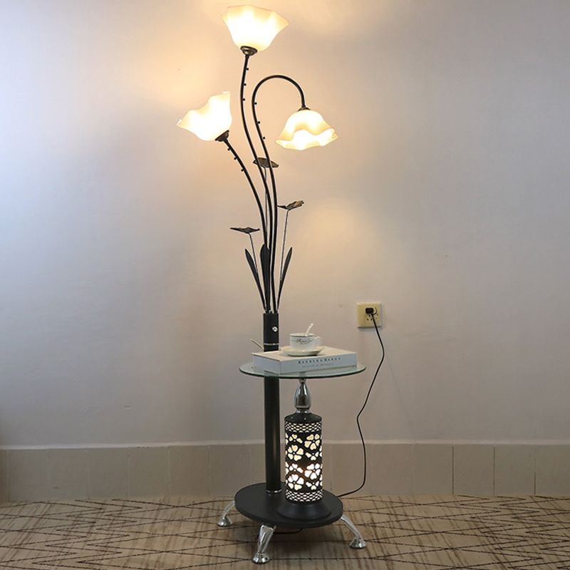 Pavimento metallizzato a 3 luci in campagna in campagna in stile nero/nero design per gli ospiti in piedi con l'ombra floreale
