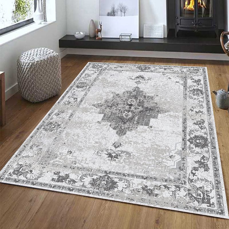 Elegant Red Tone Distressed Carpet Polyester Medallion Indoor Rug Stain Resistant Rug for Home Decoration