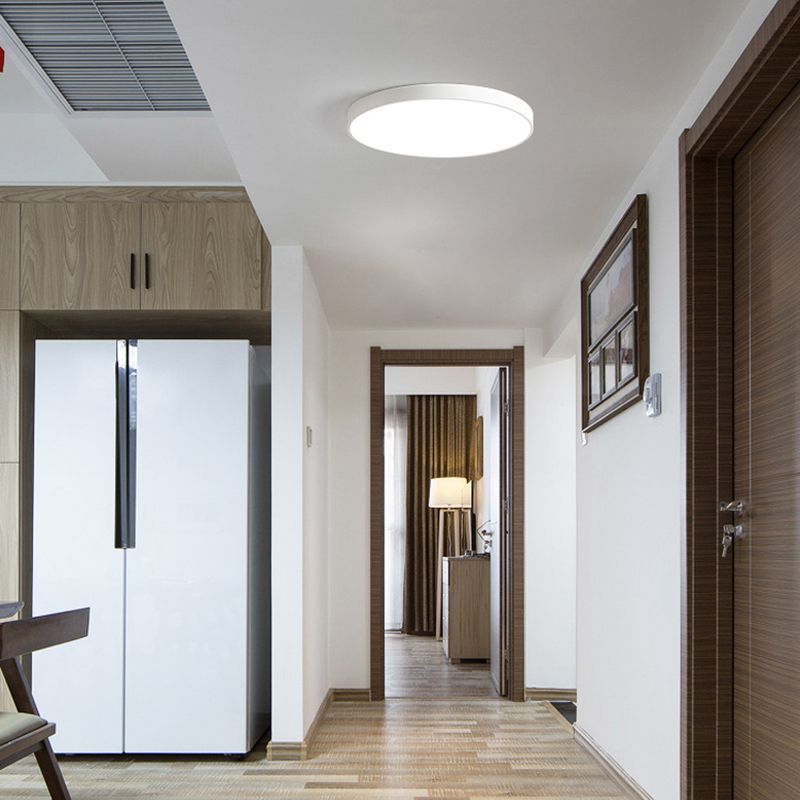 Luminaire encastré géométrique près du plafond, éclairage encastré moderne