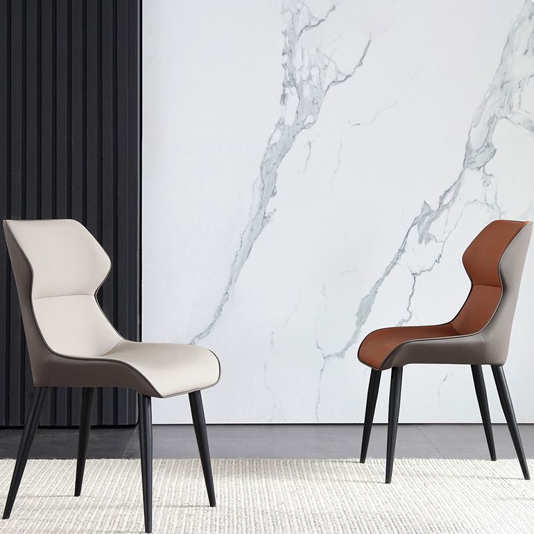 Chaise de salle à manger industrielle chaise latéral à oreilles avec des jambes en métal noir pour usage domestique