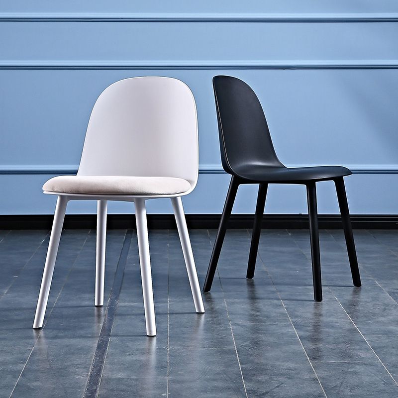 Chaise latéral en métal de style glam