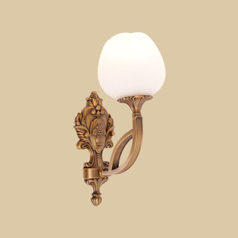 Lampe à fleurs rurales à fleur 1 clair d'éclairage mural en verre à la crème légère en laiton avec plaque arrière sculptée