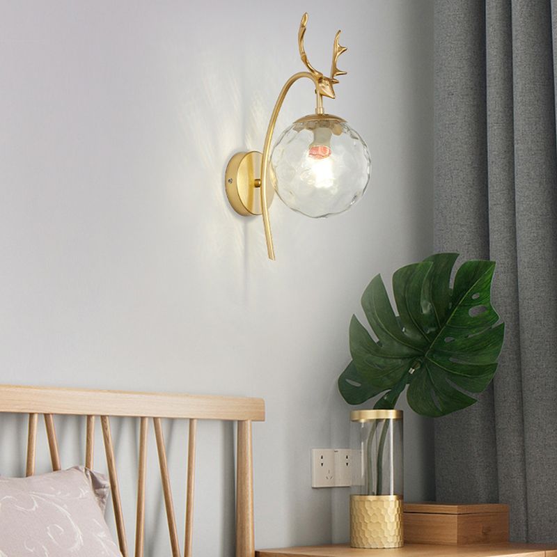 Lámpara de lámparas de apliques de pelota de vidrio de estilo simple Lámpara de pared de asta de una cabeza para dormitorio