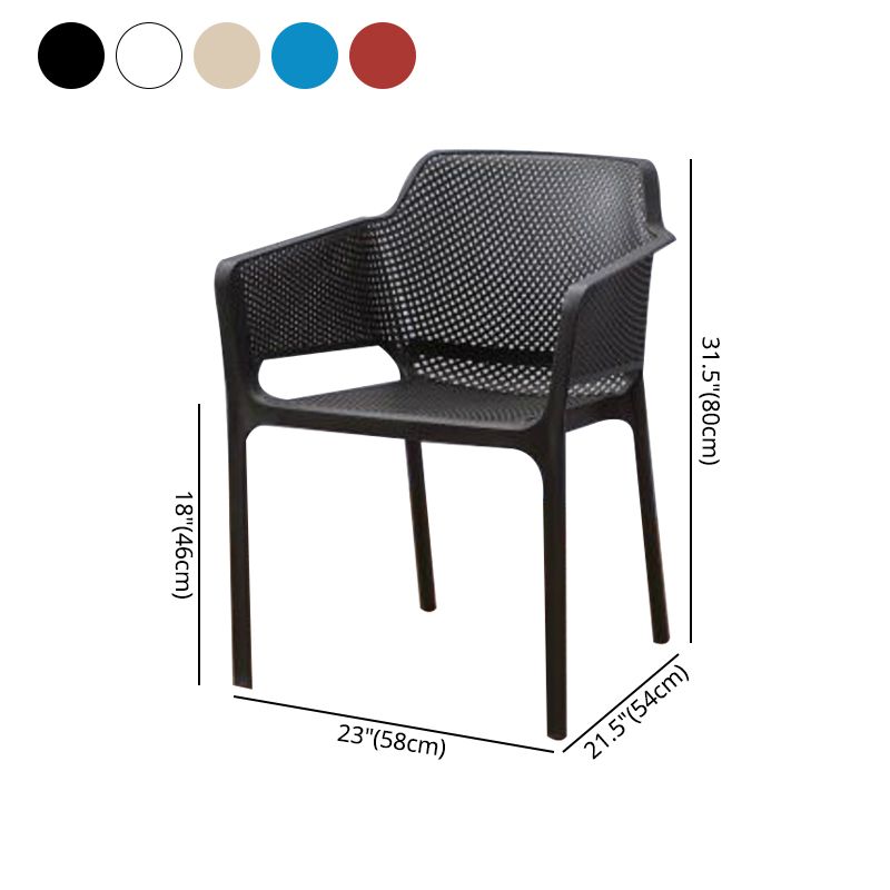 El plástico escandinavo que cena el brazo preside los sillones de cena interiores apilables