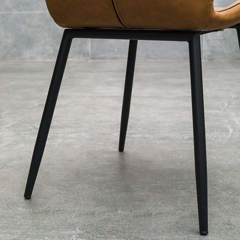 Chaise d'appoint de restaurant scandinave en cuir PU, chaise de salle à manger finition mate Parsons