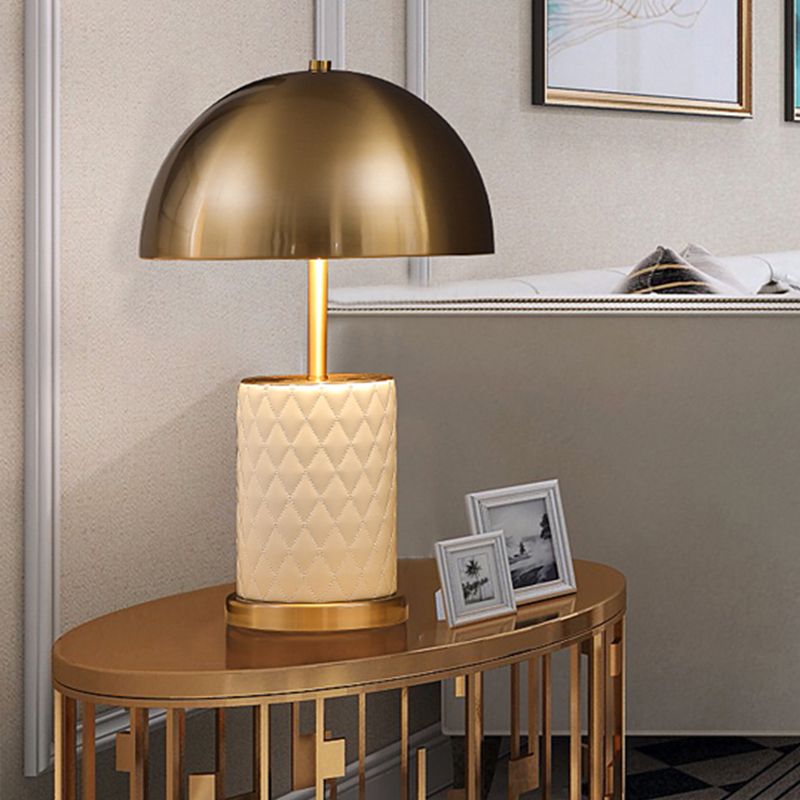 Éclairage de Table de nuit en bol en métal, lumière Post-moderne à 1 tête en laiton pour chambre à coucher