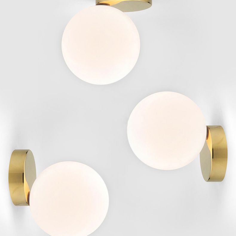 Minimaliste moderne en verre de balle murale lampe crème en verre 1 tête en laiton léger pour le salon de la chambre à coucher