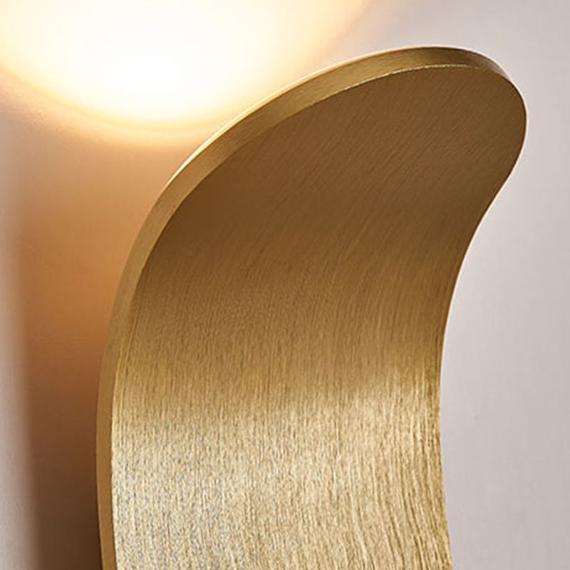 Modern Style Unique Shape Wall Sconce Metal 1 Light Sconce Light for Living Room