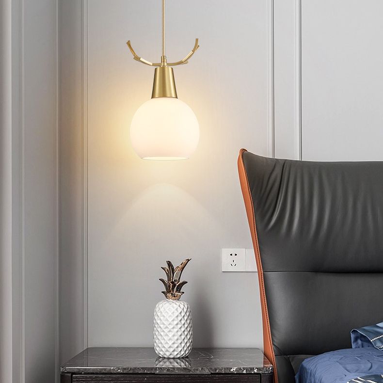 Messing gewei, lampje Noordse stijl metaalhangend licht met koepel melkglas tint