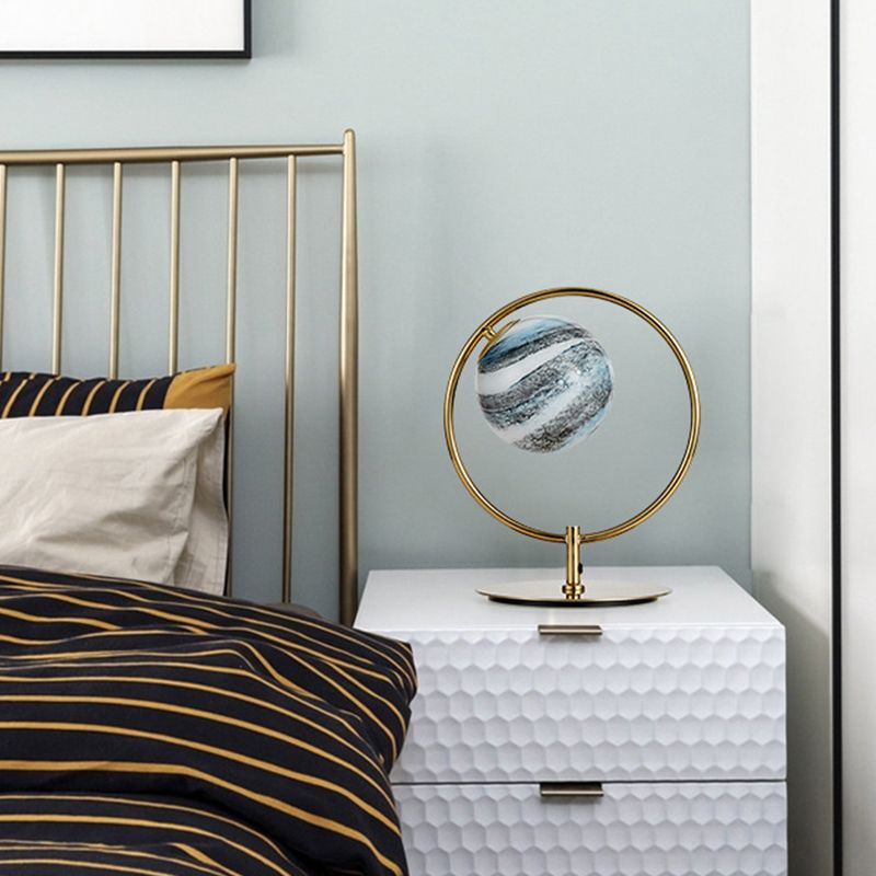 1-Licht-Schlafzimmertisch leichte postmoderne goldene LED-Metall-Nachttisch-Lampe mit kreisförmigem Glasschatten