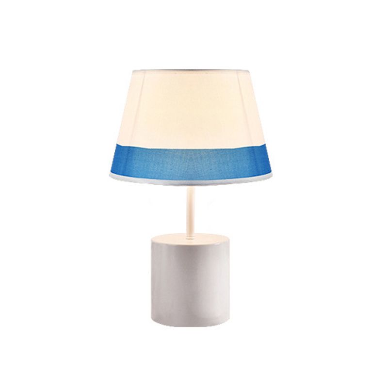 Nordic Empire Shade Table Light Fabric 1 Bulbo Lámpara de mesita de noche con figura