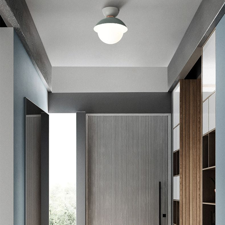 Runde Deckeneinbauleuchte im nordischen Stil aus Metall in Deckennähe