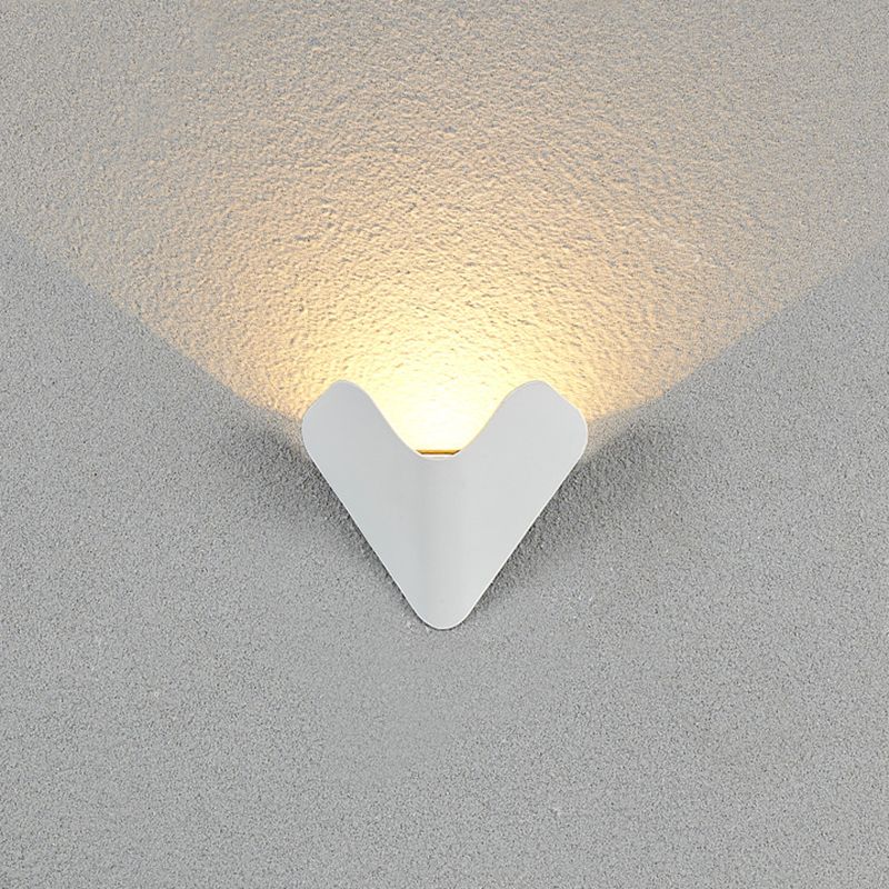 Arrowhead Shaped Waterproof LED Wall Sconce Modern Simplicity Thicken Aluminum Outdoor Wall Mount Lamp