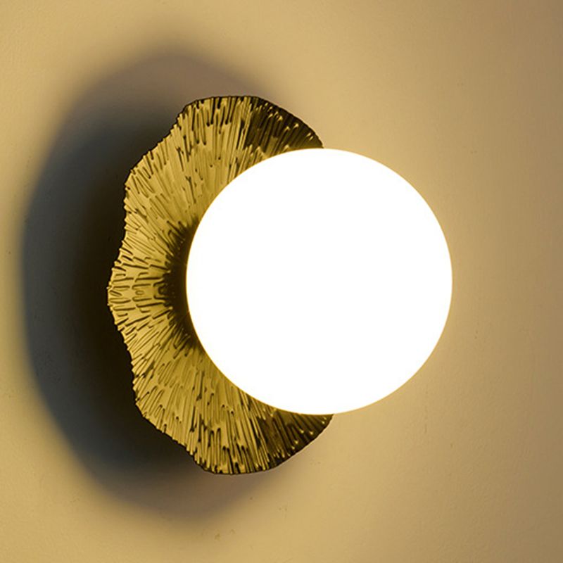 Single Modernism Golden/Black Wall Mounted Sconce Shaded Wall Light for Foyer