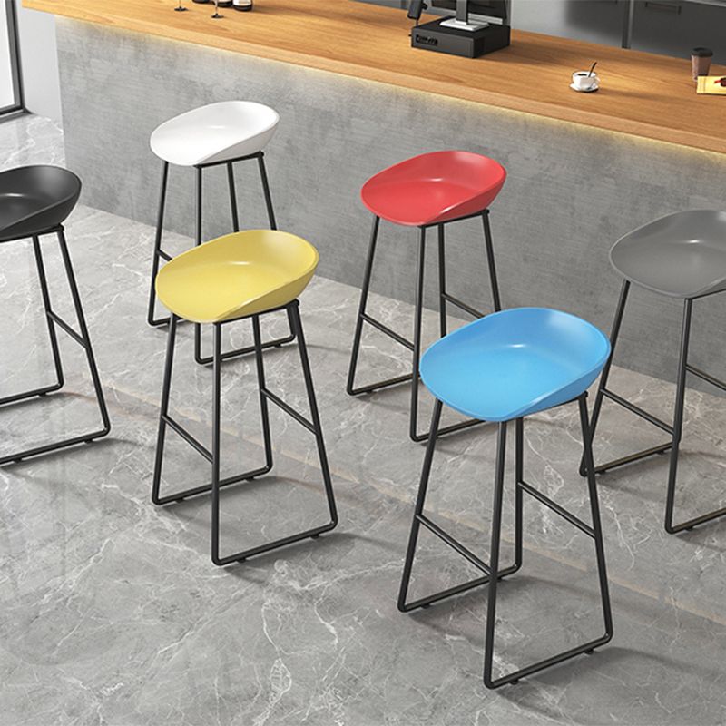 Modern Style Plastic Backless Counter High Stool with Metal Base