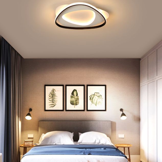Driehoek Slaapkamer Flush Mount Light Fixture Metaal LED Modern Flush Mount Plafond Licht in zwart