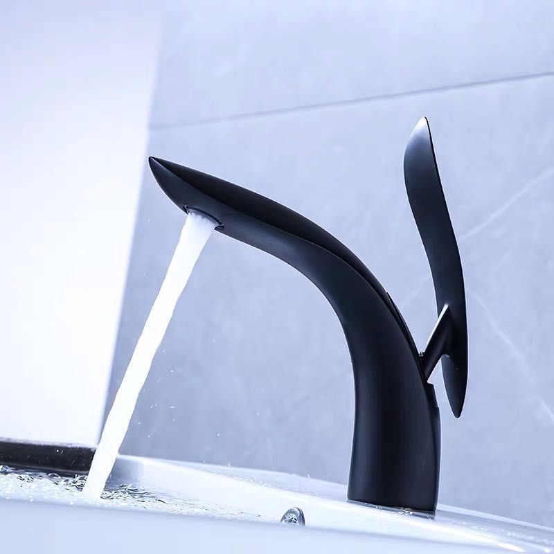 Light Luxury Vessel Faucet Single Hole Faucet Lever Handle Bathroom Faucet
