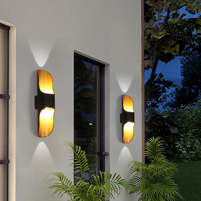 Single Black Modernism Wall Mounted Sconce Metallic Wall Light