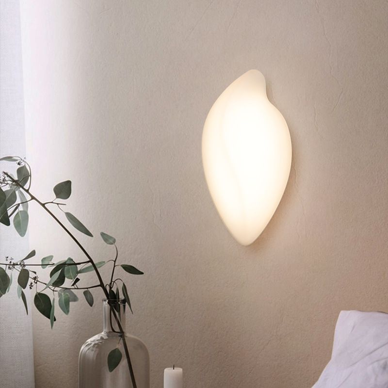Single Modernism Wall Mounted Sconce White Acrylic LED Wall Light for Bedroom